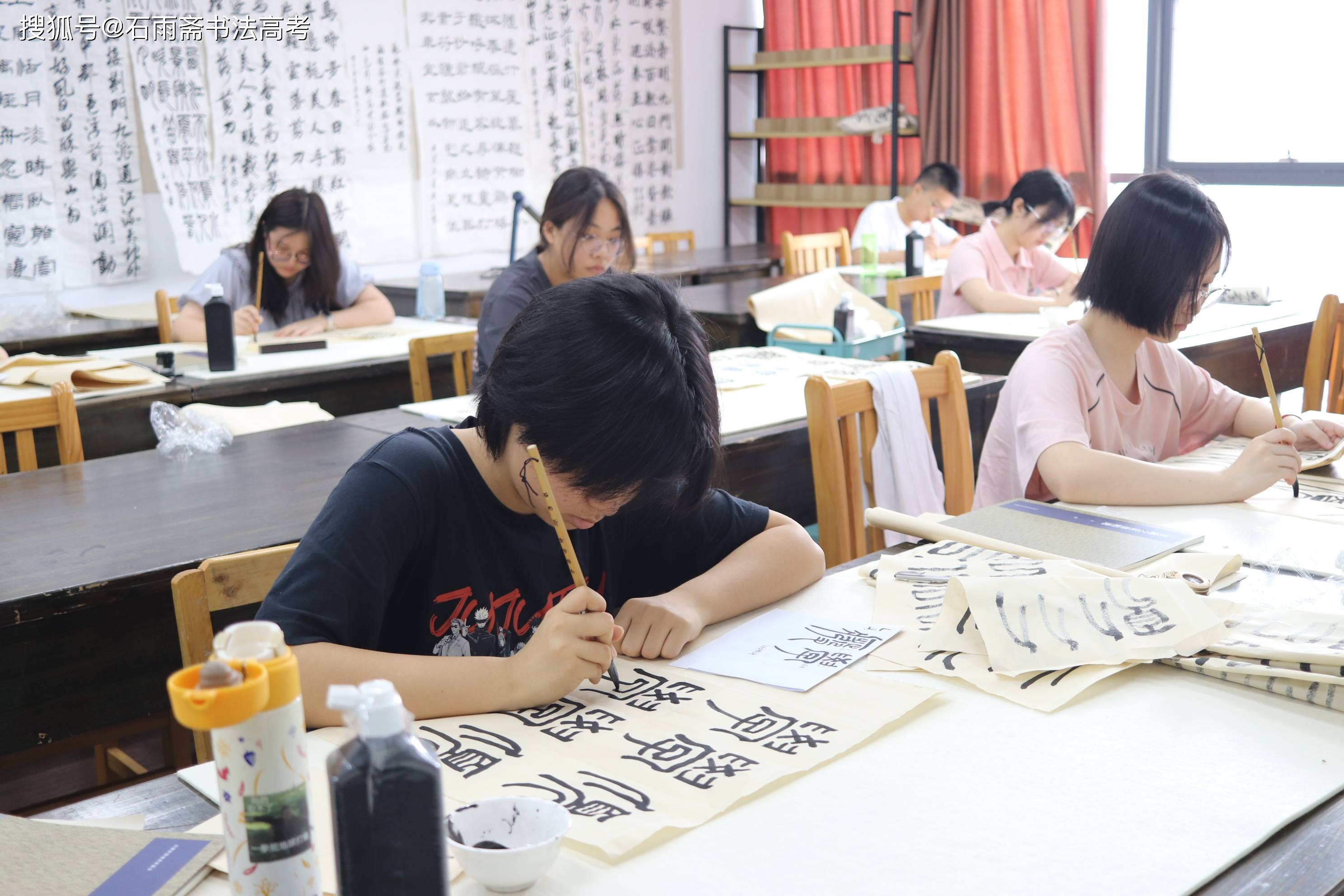 石雨斋书法高考培训 部分新生已入堂，笔锋初砺向远行