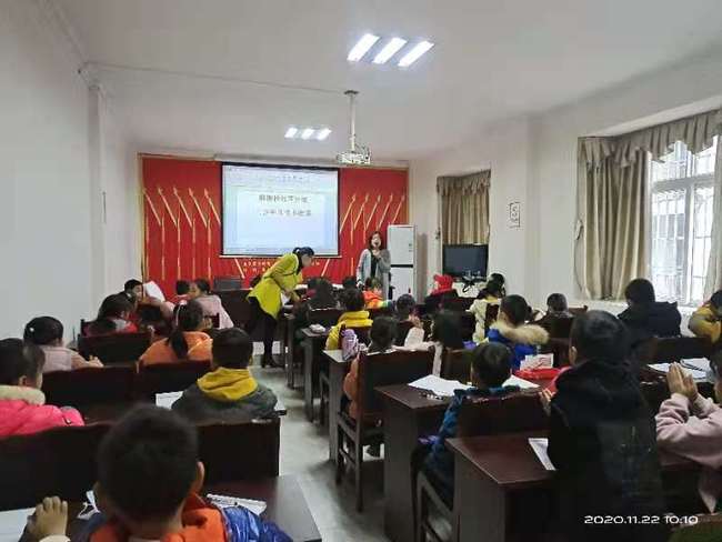 墨香传真情 青少年书法培训公益课堂走进麻柳桥社区